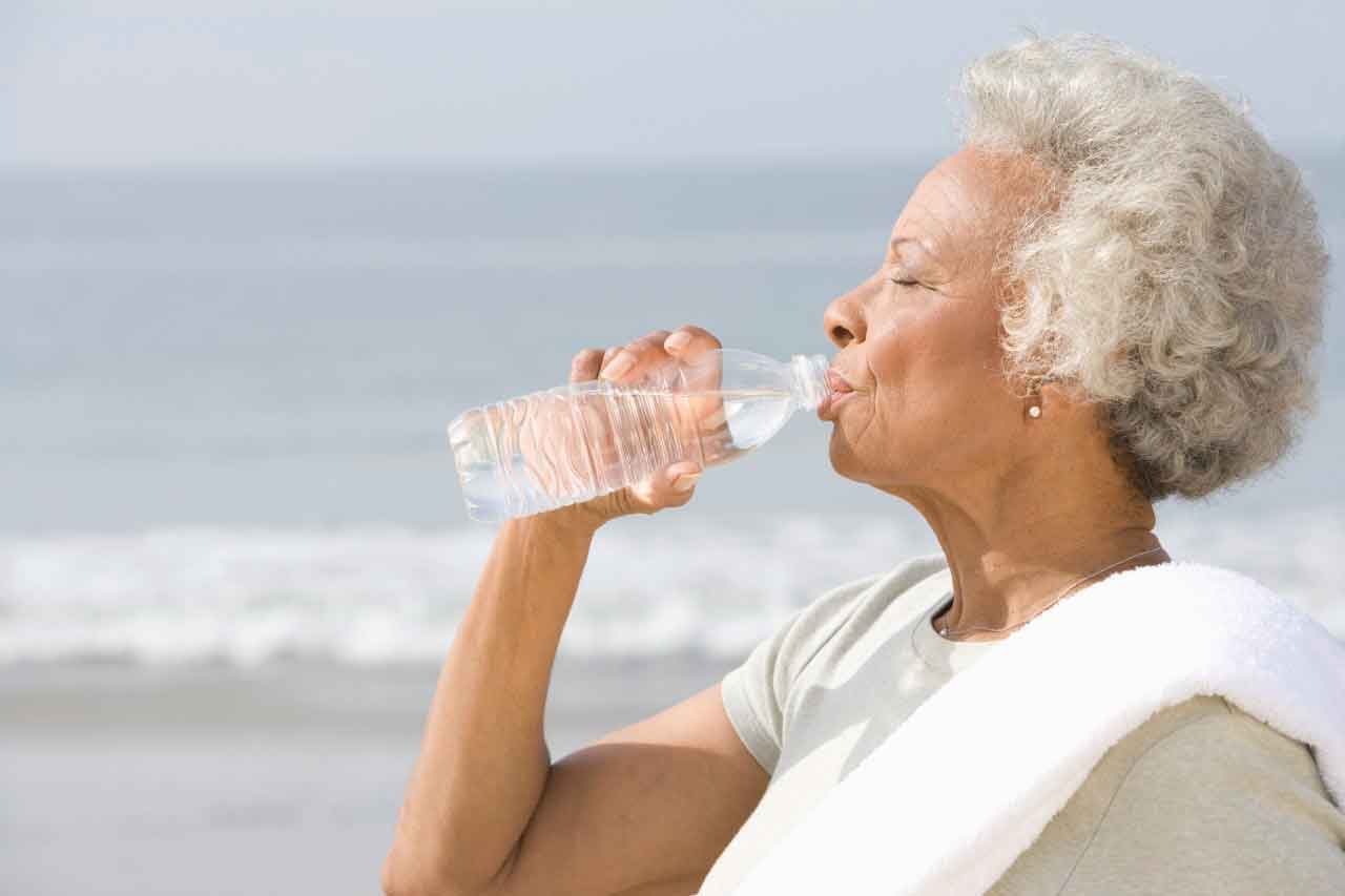 Best Hydrating Drinks for Seniors During Summer